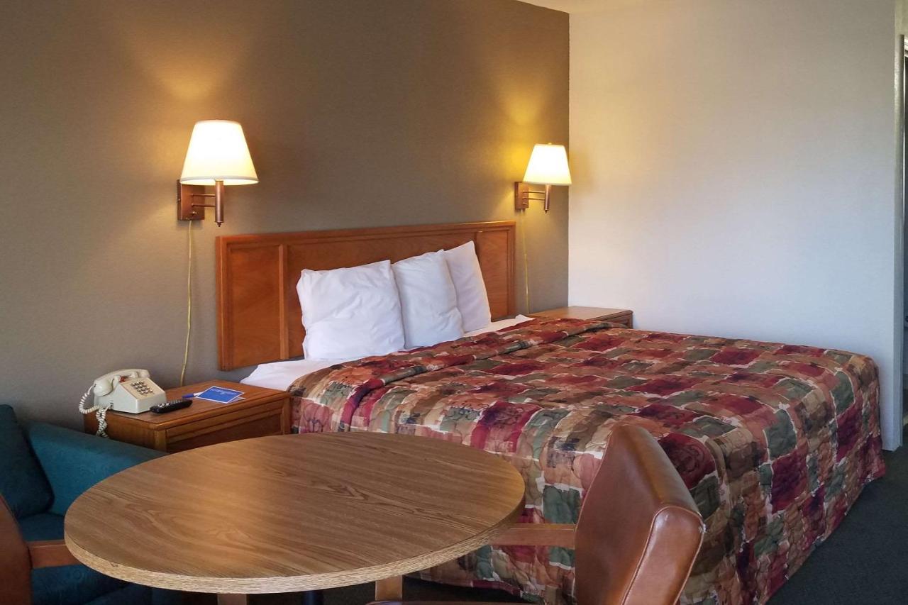 Travelers Inn & Suites Sumter Esterno foto