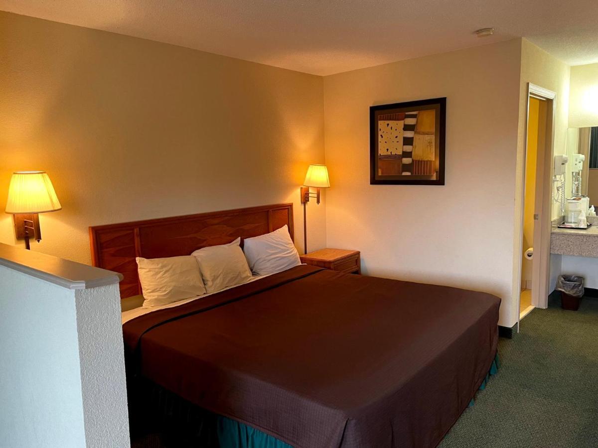 Travelers Inn & Suites Sumter Esterno foto