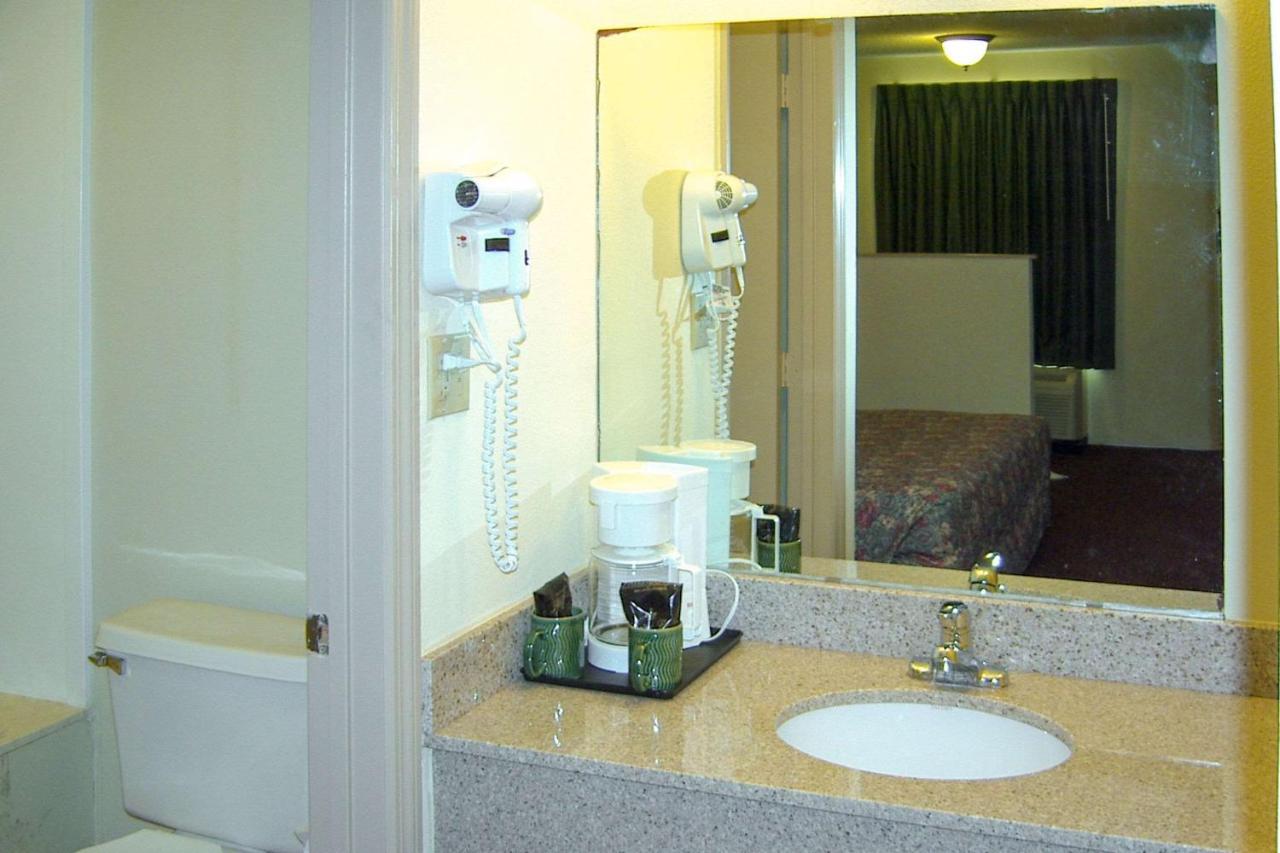 Travelers Inn & Suites Sumter Esterno foto